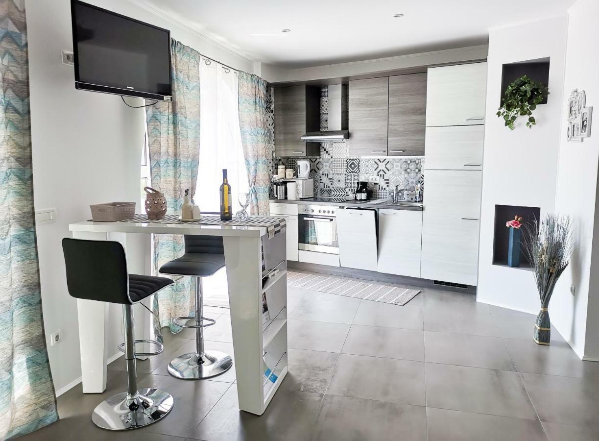 Studio Apartment "Brigita",Parking With Gate Rijeka Buitenkant foto
